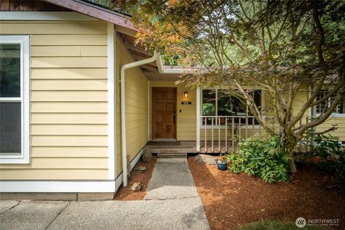 118 W Winesap Rd, Bothell, WA, 98012-6256 | Card Image