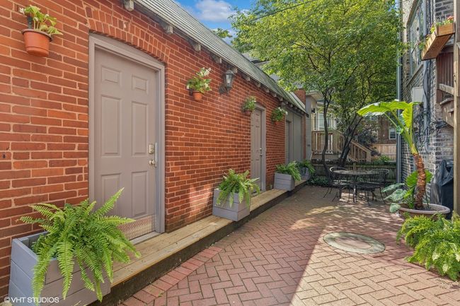 APT-1 - 6609 N Newgard Ave, Condo with 3 bedrooms, 2 bathrooms and null parking in CHICAGO IL | Image 26