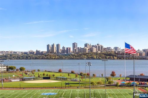 67 State Rt 5, Edgewater, NJ, 07020-1308 | Card Image