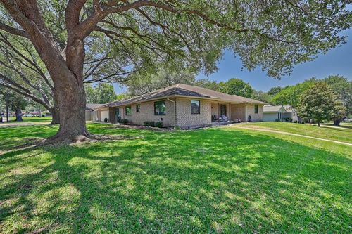 1600 Pecan St, Brenham, TX, 77833-4370 | Card Image