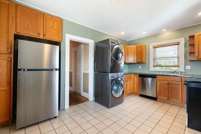 10 Conant St, Home with 5 bedrooms, 2 bathrooms and 4 parking in Beverly MA | Image 30