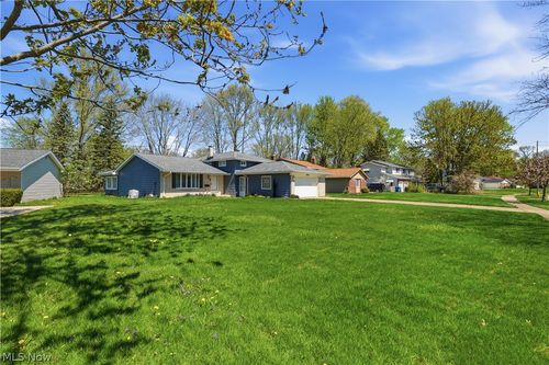 26670 Fairfax Ln, North Olmsted, OH, 44070-1826 | Card Image