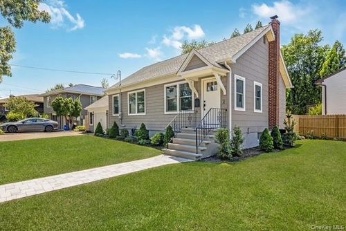 2 Cherry Rd, Bayville, NY, 11709-1705 | Card Image