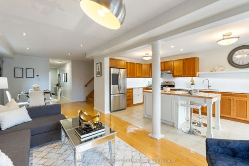 27 Lunney Cres, Bowmanville, ON, L1C5P1 | Card Image