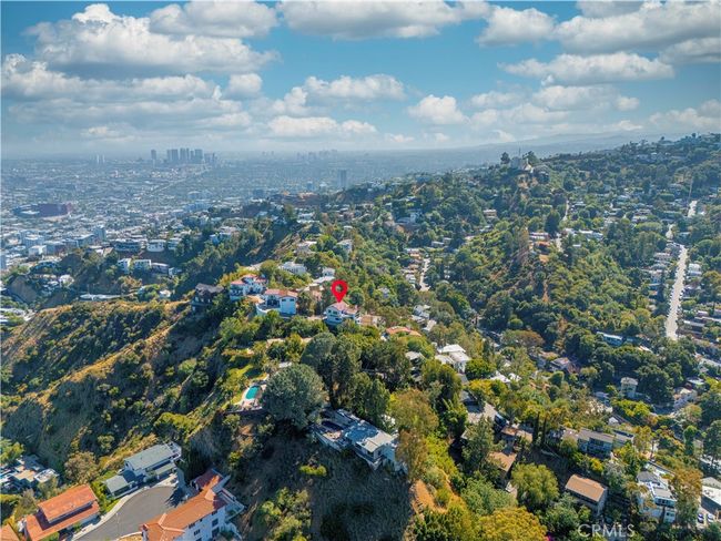 8280 Grand View Dr, House other with 3 bedrooms, 4 bathrooms and 2 parking in LOS ANGELES CA | Image 58