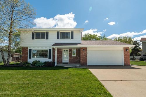 13935 W Thomas Drive, New Berlin, WI, 53151 | Card Image