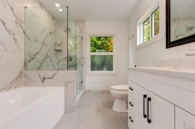 Luxurious 4-Piece primary ensuite | Image 40