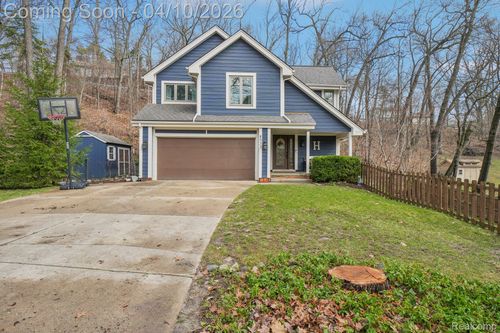 8933 Minne Wanna Rd, Clarkston, MI, 48348-3318 | Card Image