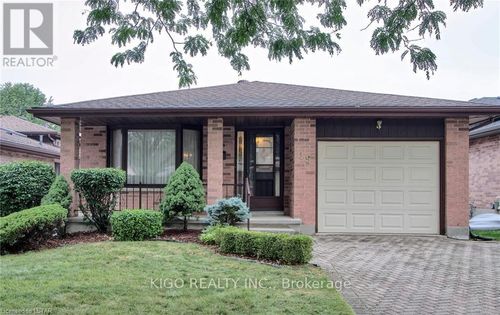 15 Wyndham Cres, London, ON, N5Y5G2 | Card Image