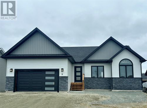 19 Blandford St, House with 3 bedrooms, 2 bathrooms and null parking in Gander NL | Card Image