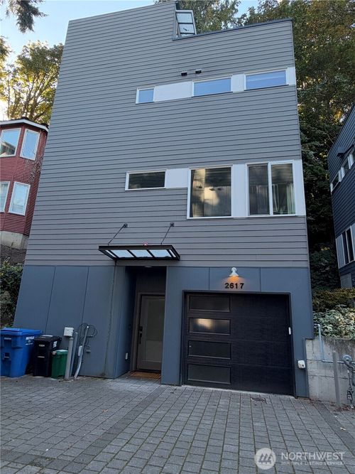 2617 3rd Ave W, Seattle, WA, 98119-2331 | Card Image