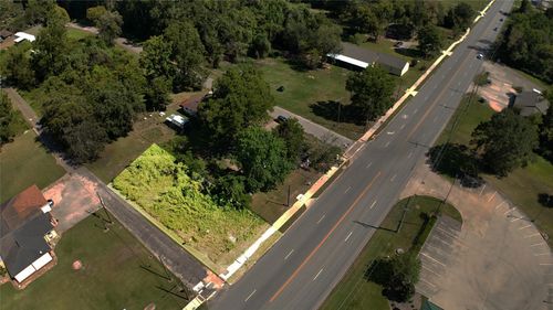 2101 N Cleveland St, Dayton, TX, 77535-1661 | Card Image