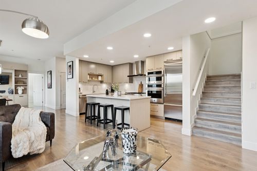 501-14022 N Bluff Rd, White Rock, BC, V4B0B7 | Card Image