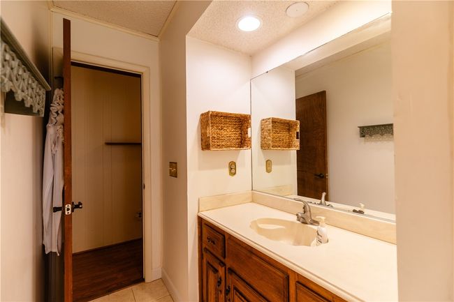 another view of guest bath | Image 35