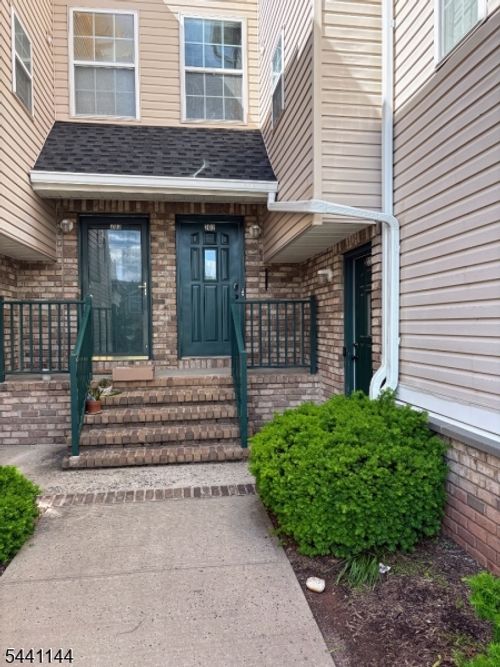 202-202 Rip Van Dam Ct, Belle Mead, NJ, 08502-4103 | Card Image