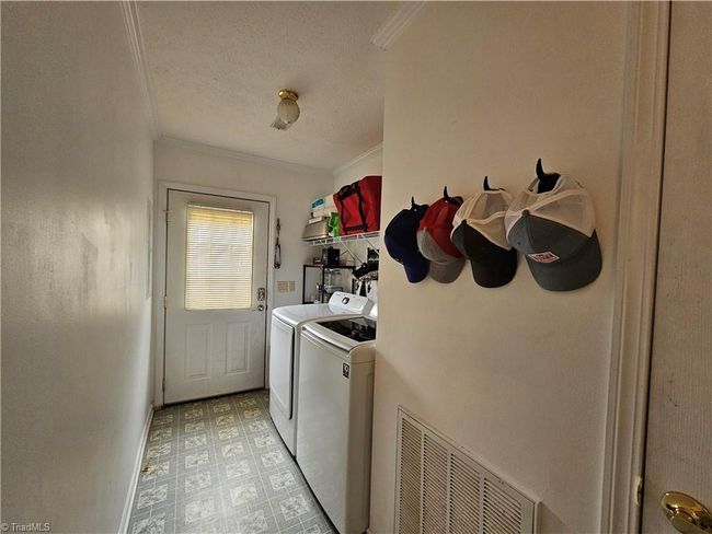 Laundry Room | Image 12