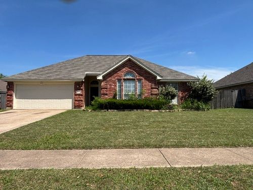 517 Meadowcrest Dr, Burleson, TX, 76028-7483 | Card Image