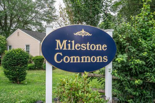 20-20 Holly Ln, Glastonbury, CT, 06033-1293 | Card Image