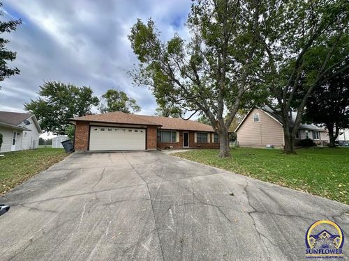 2013 Schaeffer Way, Emporia, KS, 66801-5758 | Card Image