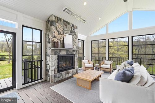 35264 Greyfriar Dr, ROUND HILL, VA, 20141-2394 | Card Image