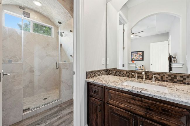 Shared bathroom for both of the secondary bedrooms. | Image 29