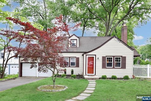 191 4th Ave, Westwood, NJ, 07675-3428 | Card Image