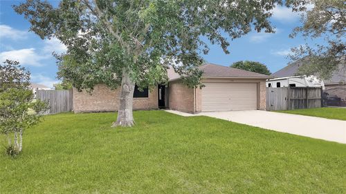 830 S 6th St, La Porte, TX, 77571-4916 | Card Image