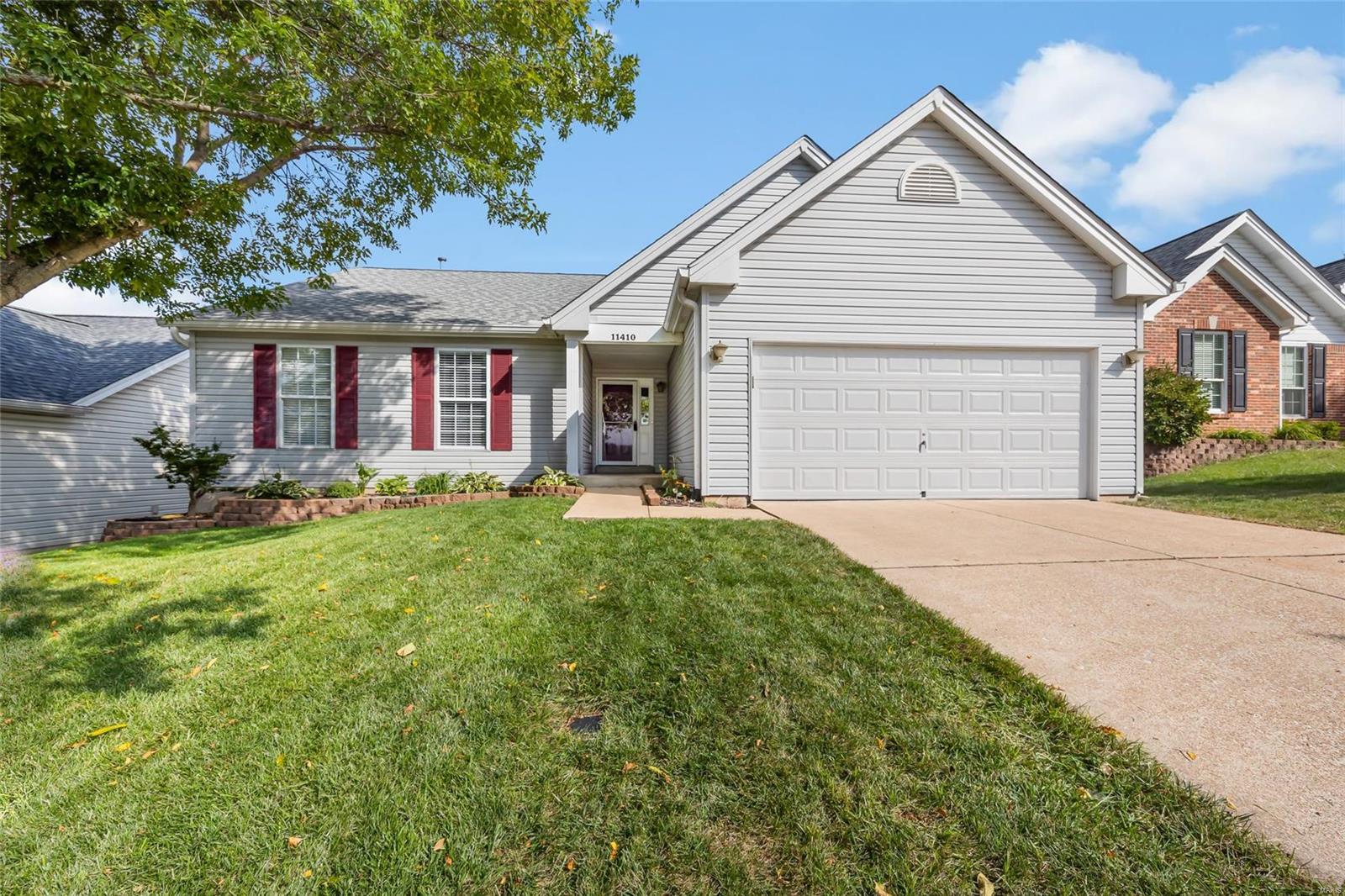 Pineview Crossing Dr, Maryland Heights, MO 63043