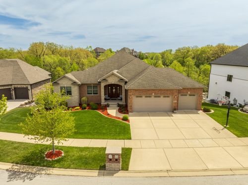 8907 Hillside Dr, Saint John, IN, 46373-8608 | Card Image