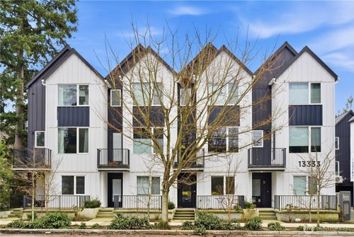 a-13333 Greenwood Ave N, Seattle, WA, 98133-7312 | Card Image