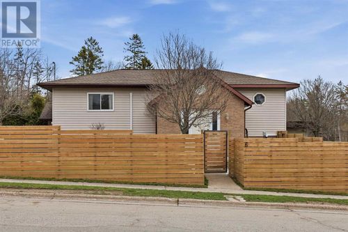 6 Moluch St, Sault Ste. Marie, ON, P6B3G8 | Card Image