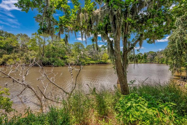 250 County Road 498, Home with 3 bedrooms, 2 bathrooms and 6 parking in Sweeny TX | Image 5