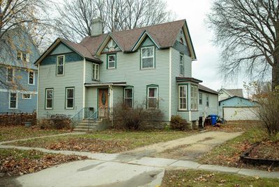 411 2nd St Se, House other with 3 bedrooms, 2 bathrooms and null parking in Waverly IA | Image 3