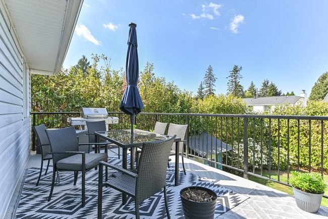 15561 91 A Avenue, House other with 9 bedrooms, 4 bathrooms and 2 parking in Surrey BC | Image 15