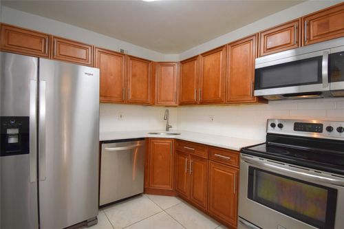 119c-9 Ne 19th Ct, Wilton Manors, FL, 33305-1055 | Card Image
