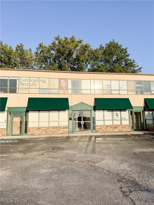 7543 Broadview Rd, Seven Hills, OH, 44131-5631 | Card Image