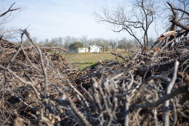 2095 Bridal Path Rd, House other with 1 bedrooms, 1 bathrooms and 100 parking in Luling TX | Image 27