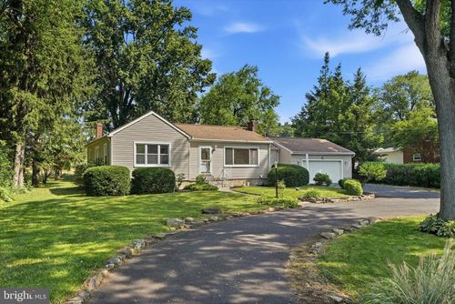 4339 Freemansburg Ave, Bethlehem, PA, 18020-9725 | Card Image