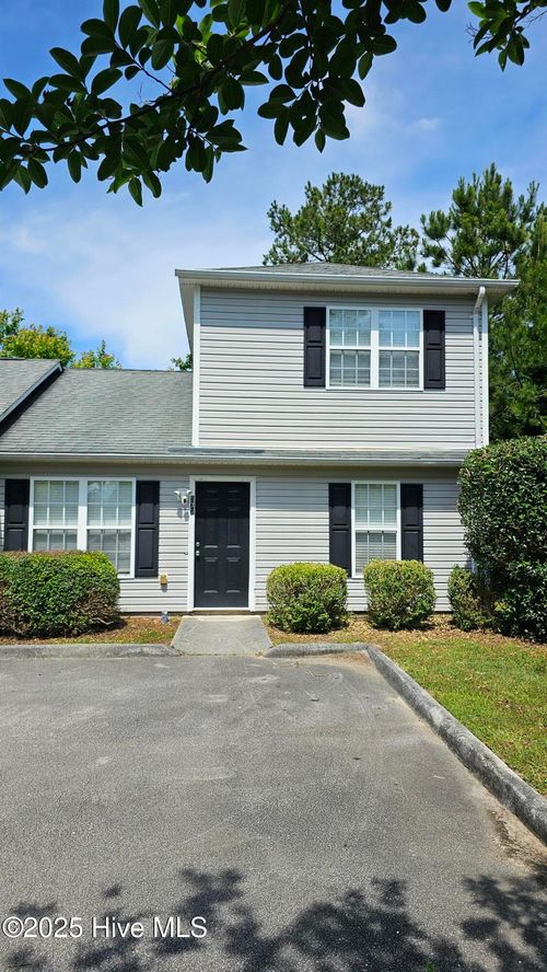 573 Corbin St, Jacksonville, NC, 28546-7982 | Card Image