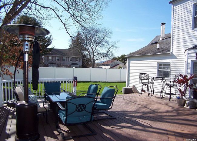 Deck leading to yard | Image 31