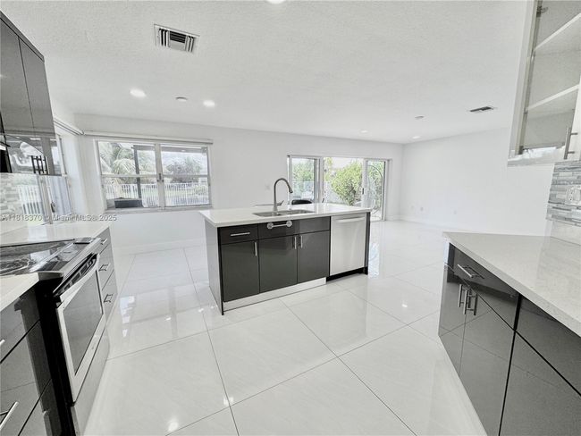 16515 Ruby Lk, House other with 4 bedrooms, 3 bathrooms and null parking in Weston FL | Image 12