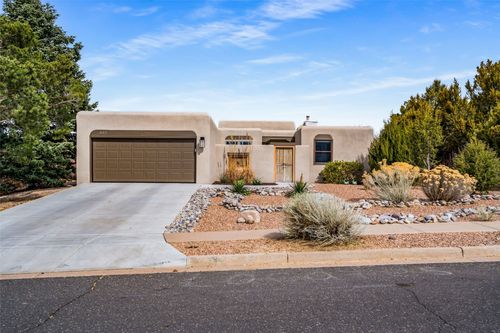 697 Calle Espejo, Santa Fe, NM, 87505-4948 | Card Image