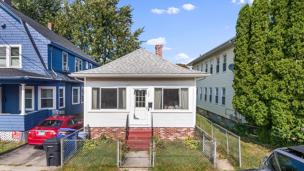 Waterman Ave, East Providence, RI 02914