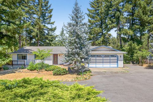 230 Blackwell Dr, Grants Pass, OR, 97527-8976 | Card Image