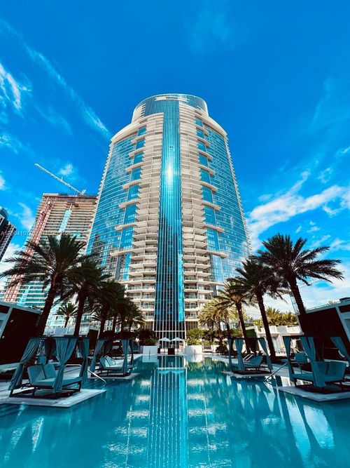 1204-851 Ne 1st Ave, Miami, FL, 33132-1838 | Card Image