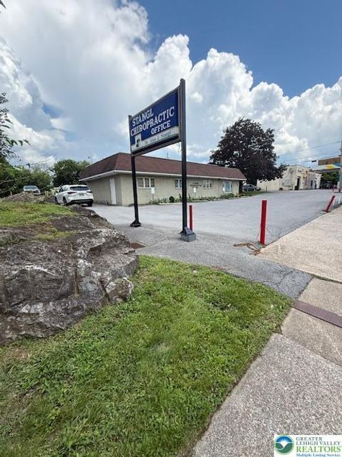 937 N 4th St, Allentown, PA, 18102-1852 | Card Image