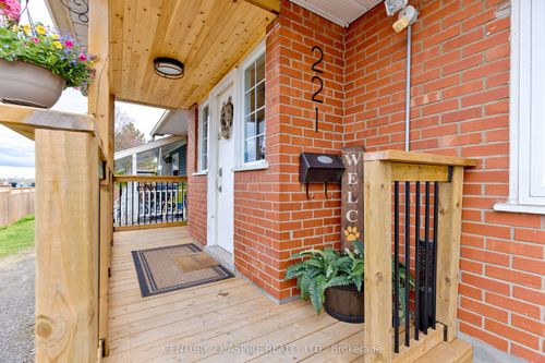 221 Belmont Ave, Pembroke, ON, K8A2C6 | Card Image