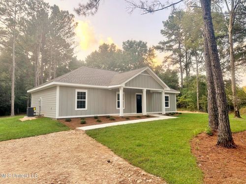 120 Readys Dr, Lucedale, MS, 39452-5567 | Card Image