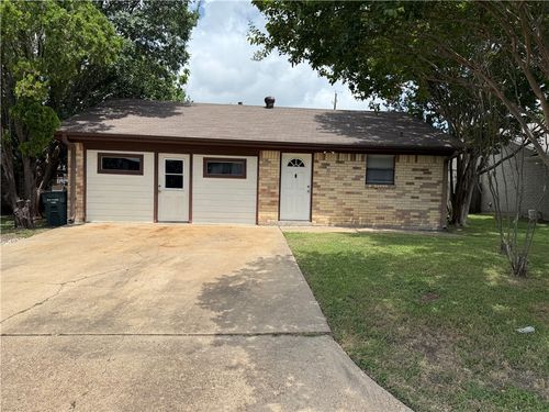 814 Yegua St, Bryan, TX, 77801-2827 | Card Image