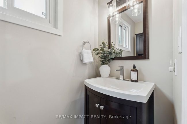 27 Prout Dr, House other with 4 bedrooms, 2 bathrooms and 6 parking in Bowmanville ON | Image 6